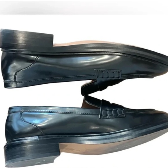 Madewell women’s Black Loafers - Picture 2 of 9